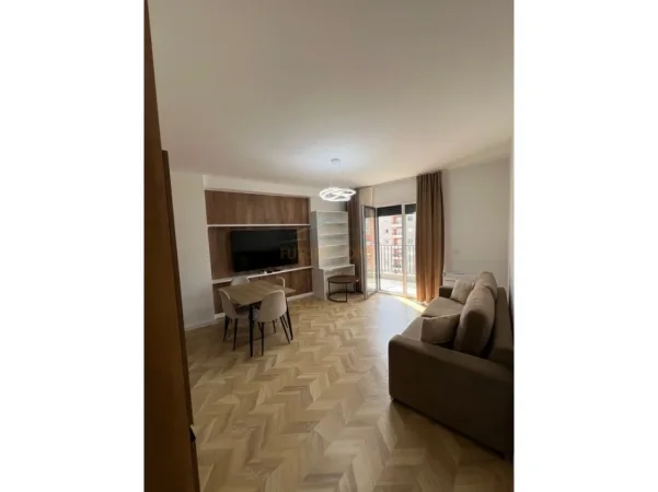 Tirane, jepet me qera apartament 1+1 Kati 7, 61 m² 400 € (Unaza e re)