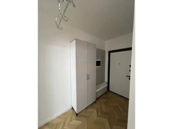 Tirane, jepet me qera apartament 1+1 Kati 7, 61 m² 400 € (Unaza e re)