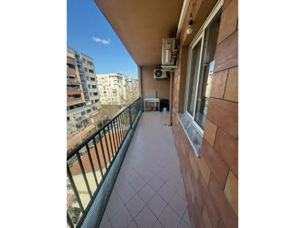 Shqiperi, jepet me qera apartament 2+1 , 90 m² 450 € (Unaza e re)