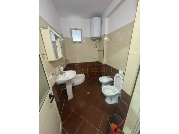 Shqiperi, jepet me qera apartament 2+1 , 90 m² 450 € (Unaza e re)