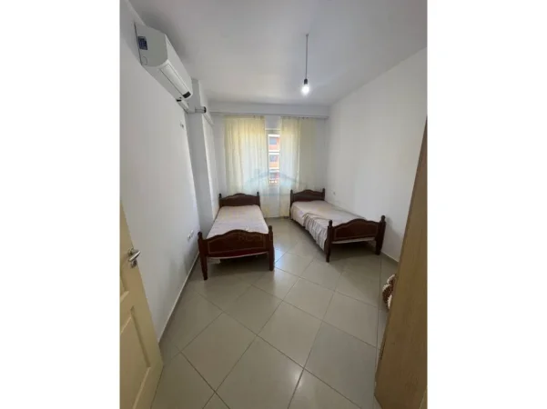 Shqiperi, jepet me qera apartament 2+1 , 90 m² 450 € (Unaza e re)