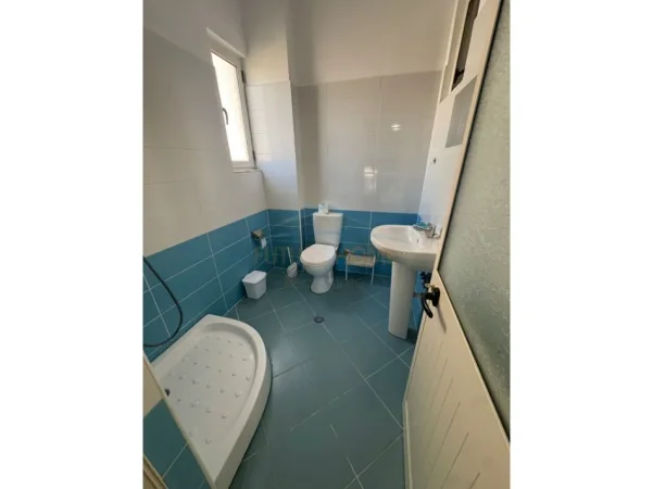 Shqiperi, jepet me qera apartament 2+1 , 90 m² 450 € (Unaza e re)