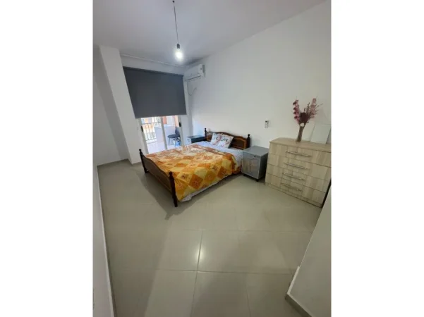 Shqiperi, jepet me qera apartament 2+1 , 90 m² 450 € (Unaza e re)