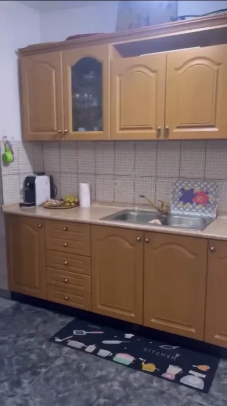 Tirane, jepet me qera apartament 3+1 Kati 4, 92 m² 650 € (RRUGA E KAVAJES)