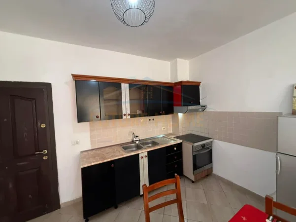 Tirane, jepet me qera apartament 1+1 Kati 6, 70 m² 450 € (Unaza e re)