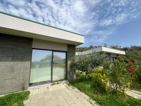 Durres, shitet Vile , 220 m² 370.000 € (Kepi i Rodonit)