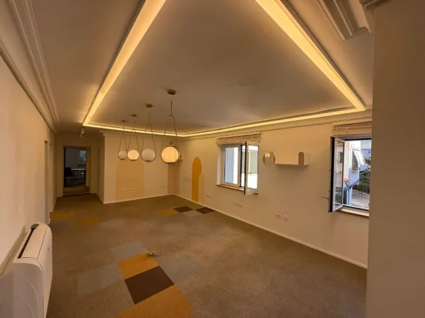 Tirane, jepet me qera zyre Kati 2, 130 m² 1.500 € (Zogu i Zi)