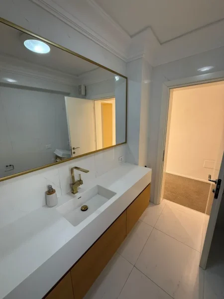 Tirane, jepet me qera zyre Kati 2, 130 m² 1.500 € (Zogu i Zi)