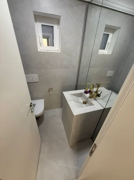 Tirane, jepet me qera zyre Kati 2, 130 m² 1.500 € (Zogu i Zi)
