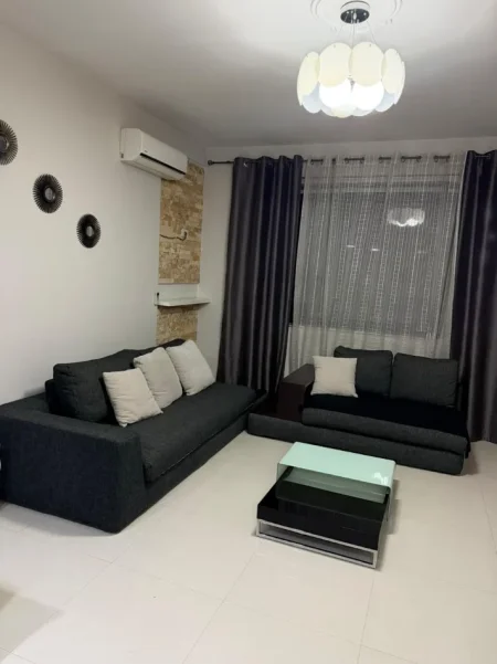 Tirane, jepet me qera apartament 1+1 , 55 m² 500 € (Yzberisht)