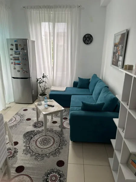 Jepet me Qera Apartament 1+1 ne nje Super Zone te Kerkuar ne Bllok me nje super mobilim dhe nje super Cmim, 500 Eurr