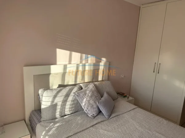 Tirane, jepet me qera apartament 1+1+Ballkon Kati 8, 64 m² 450 € (Unaza e re)