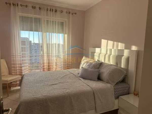 Tirane, jepet me qera apartament 1+1+Ballkon Kati 8, 64 m² 450 € (Unaza e re)