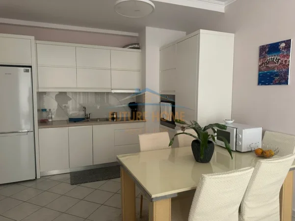 Tirane, jepet me qera apartament 1+1+Ballkon Kati 8, 64 m² 450 € (Unaza e re)