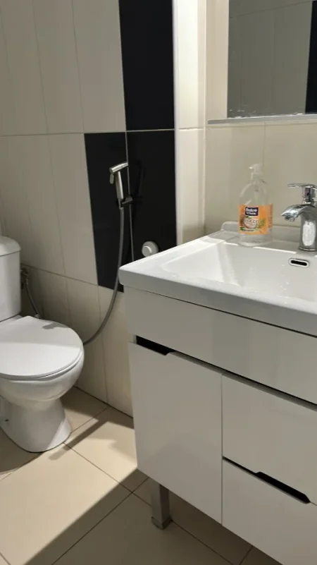 Jepet me Qera Apartament 1+1 ne nje Super Zone te Kerkuar ne Bllok me nje super mobilim dhe nje super Cmim, 500 Eurr