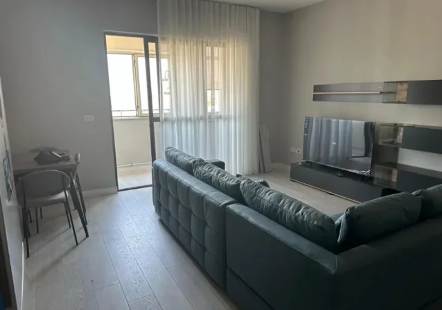 Tirane, jepet me qera apartament 2+1 Kati 7, 80 m² 600 € (Xhamlliku , Oxhaku)