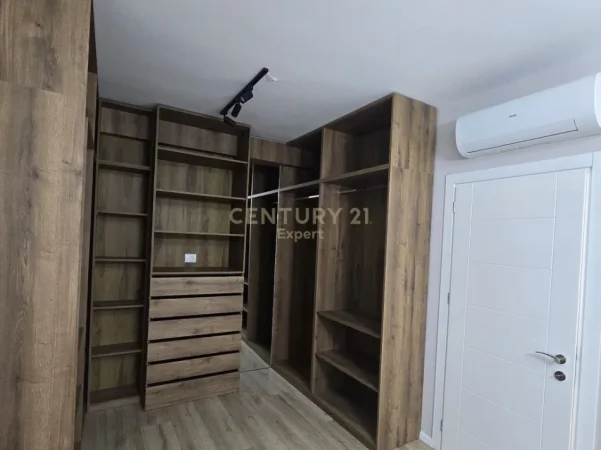 Tirane, shes apartament 2+1+Aneks+Ballkon Kati 4, 103 m² 250.000 € (UET)