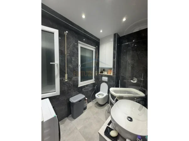 Tirane, shitet apartament 3+1+Aneks+Ballkon Kati 2, 149 m² 350.000 € 