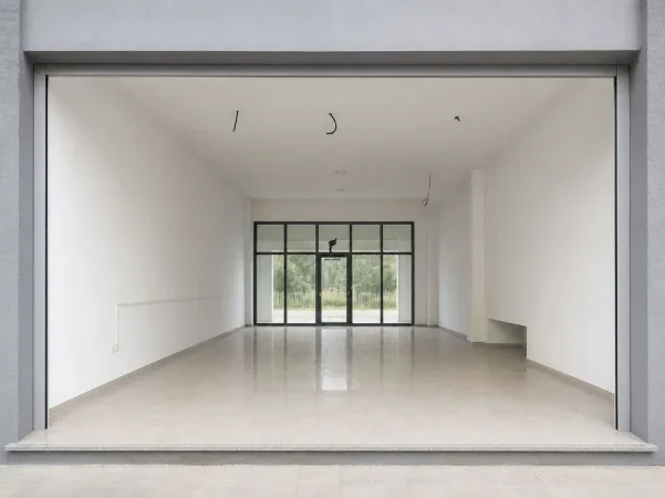 Tirane, jepet me qera dyqan Kati 0, 124 m² 2.500 € (KOMUNA E PARISIT)