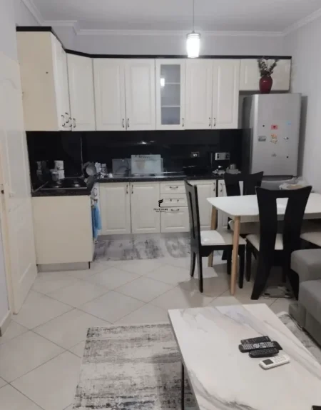 Tirane, jepet me qera apartament 1+1 Kati 1, 65 m² 400 € (ASTIR)