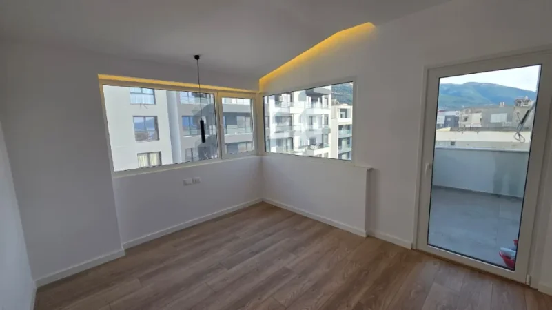 Vlore - Lungomare, shitet apartament 2+1 Kati 10, 118 m² 272.000 € (Rruga Cameria, Lungomare, Vlore)