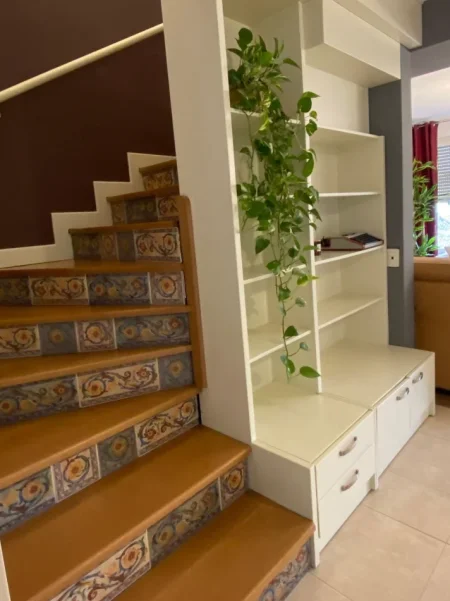 Tirane, jepet me qera apartament 3+1 Kati 4, 120 m² 900 € (PRANE SHPRESA AL)