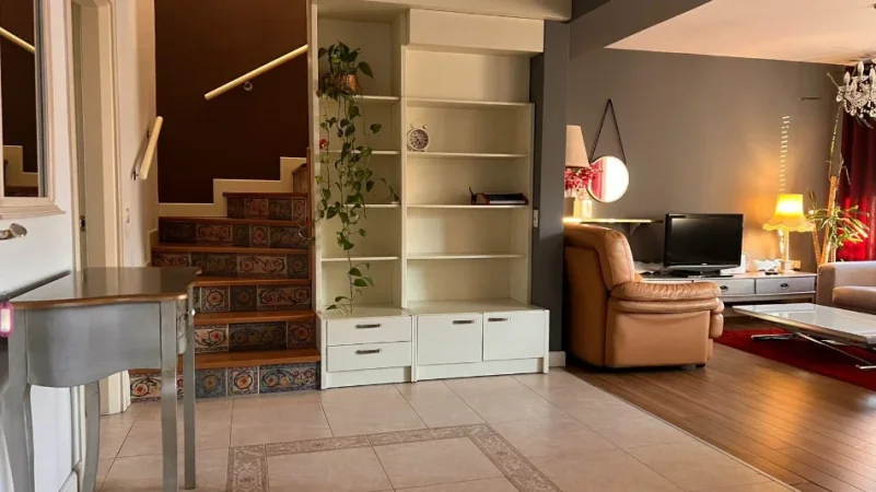 Tirane, jepet me qera apartament 3+1 Kati 4, 120 m² 900 € (PRANE SHPRESA AL)