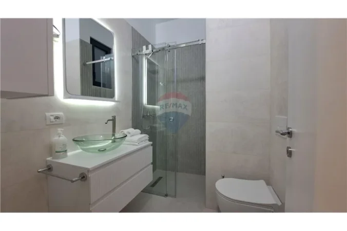 Vlore - Lungomare, shitet apartament 2+1 Kati 5, 99 m² 229.000 € (Rruga Murat Terbaci, Vlore)