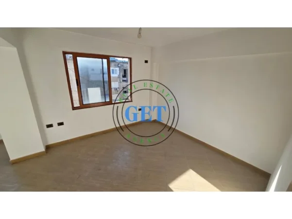 Durres, jepet me qera apartament 1+1 Kati 5, 65 m² 250 € (Spitali)