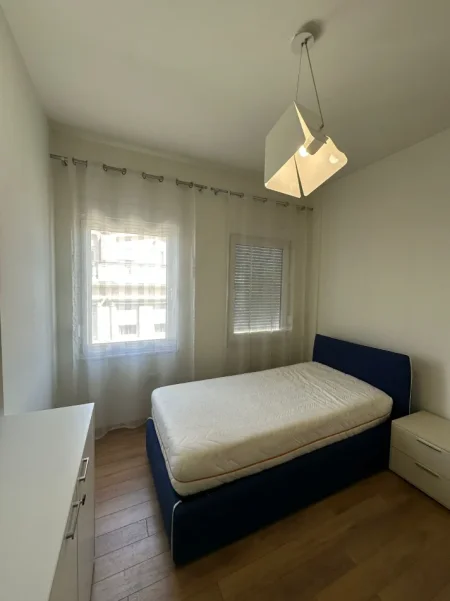 Tirane, jepet me qera Vile 3 Katshe Kati 4, 250 m² 2.700 € (White House, TEG)