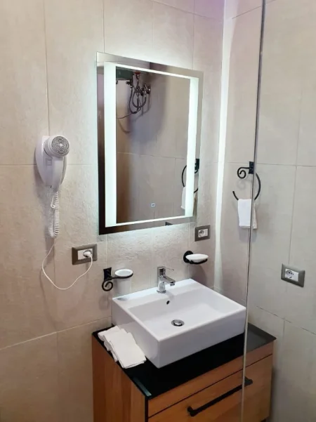 Tirane, jepet me qera apartament 1+1 Kati 3, 64 m² 600 € (RRUGA E KOSOVAREVE)