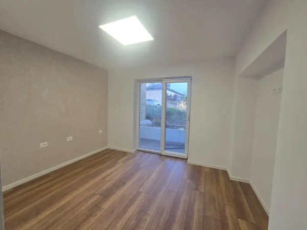 Tirane, jepet me qera apartament 2+1+Ballkon , 78 m² 800 € 