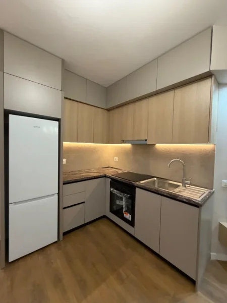 Tirane, jepet me qera apartament 2+1+Aneks+Ballkon Kati 3, 77 m² 600 € (Astir)