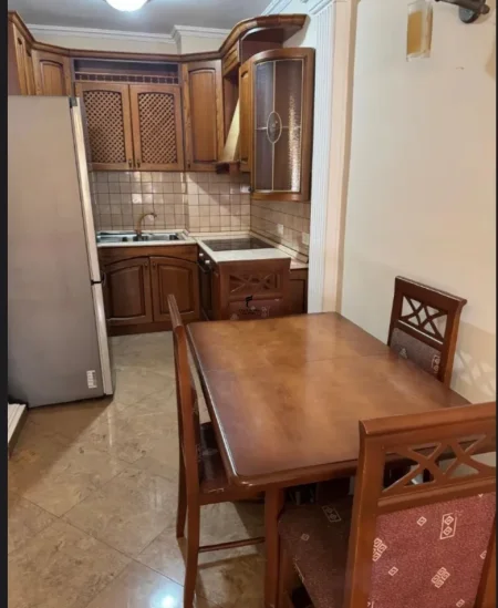 Tirane, jepet me qera apartament 1+1 Kati 8, 65 m² 600 € (SHESHI WILLSON)