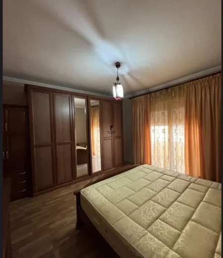 Tirane, jepet me qera apartament 1+1 Kati 8, 65 m² 600 € (SHESHI WILLSON)