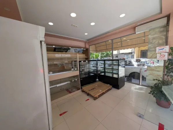 Tirane, shes ambjent biznesi Kati 0, 64 m² 180.000 € (Laprake)