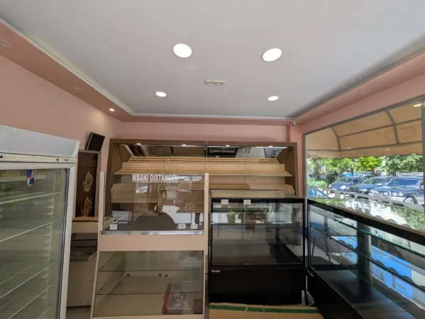 Tirane, shes ambjent biznesi Kati 0, 64 m² 180.000 € (Laprake)