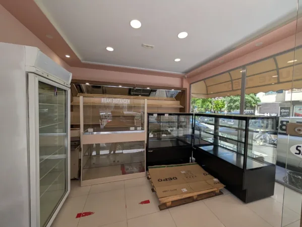 Tirane, shes ambjent biznesi Kati 0, 64 m² 180.000 € (Laprake)