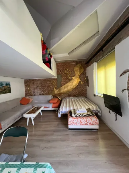 Tirane, jepet me qera 2 apartamente Kati 3, 100 m² 1.200 € (QENDER)