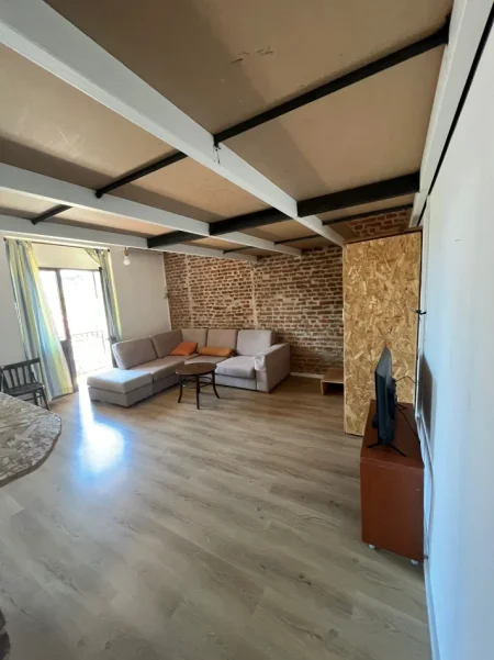 Tirane, jepet me qera 2 apartamente Kati 3, 100 m² 1.200 € (QENDER)