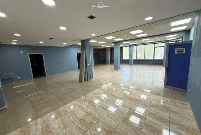 Tirane, jepet me qera zyre Kati 2, 220 m² 2.100 € (farmacia 10)