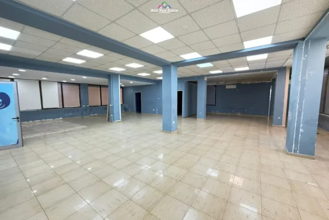 Tirane, jepet me qera zyre Kati 2, 220 m² 2.100 € (farmacia 10)