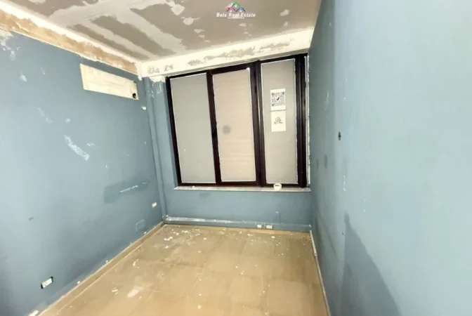 Tirane, jepet me qera zyre Kati 2, 220 m² 2.100 € (farmacia 10)