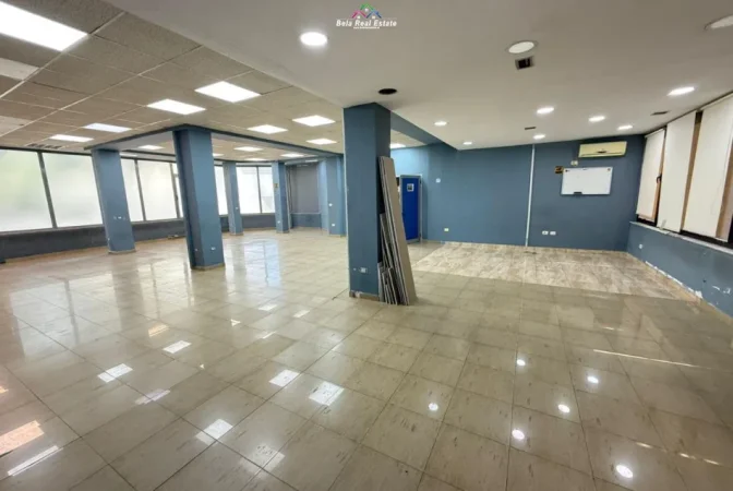 Tirane, jepet me qera zyre Kati 2, 220 m² 2.100 € (farmacia 10)