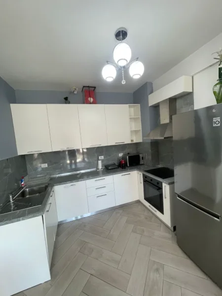 Tirane, jepet me qera apartament 1+1+Aneks+Ballkon Kati 5, 70 m² 600 € (zogu i zi)