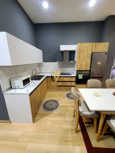 Tirane, jepet me qera apartament 1+1+Ballkon Kati 1, 90 m² 570 € (RRUGA PETI)