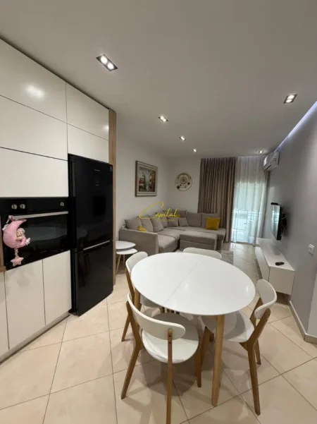 Tirane, jepet me qera apartament 1+1+Ballkon Kati 3, 65 m² 500 € (GOLDEN PARK 3)