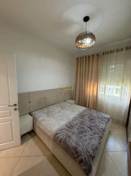 Tirane, jepet me qera apartament 1+1+Ballkon Kati 3, 65 m² 500 € (GOLDEN PARK 3)