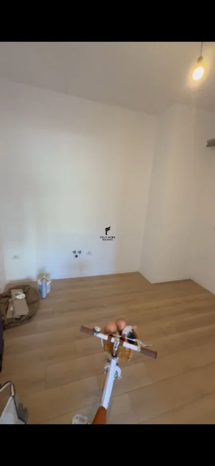 Tirane, jepet me qera zyre Kati 4, 60 m² 750 € (PAZARI I RI)