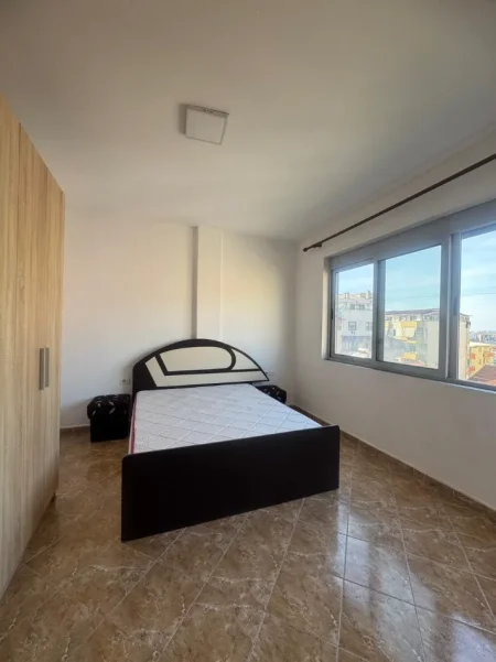 Tirane, shitet apartament 1+1+Aneks+Ballkon Kati 4, 75 m² 147.000 € (komuna e parisit)